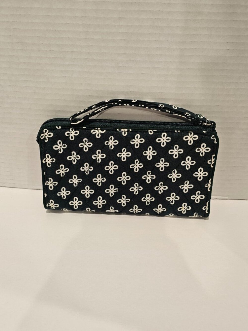 NWOT Vera Bradley Front Zip Wristlet Oregon Green Wallet Collegiate Bag - Picture 2 of 3